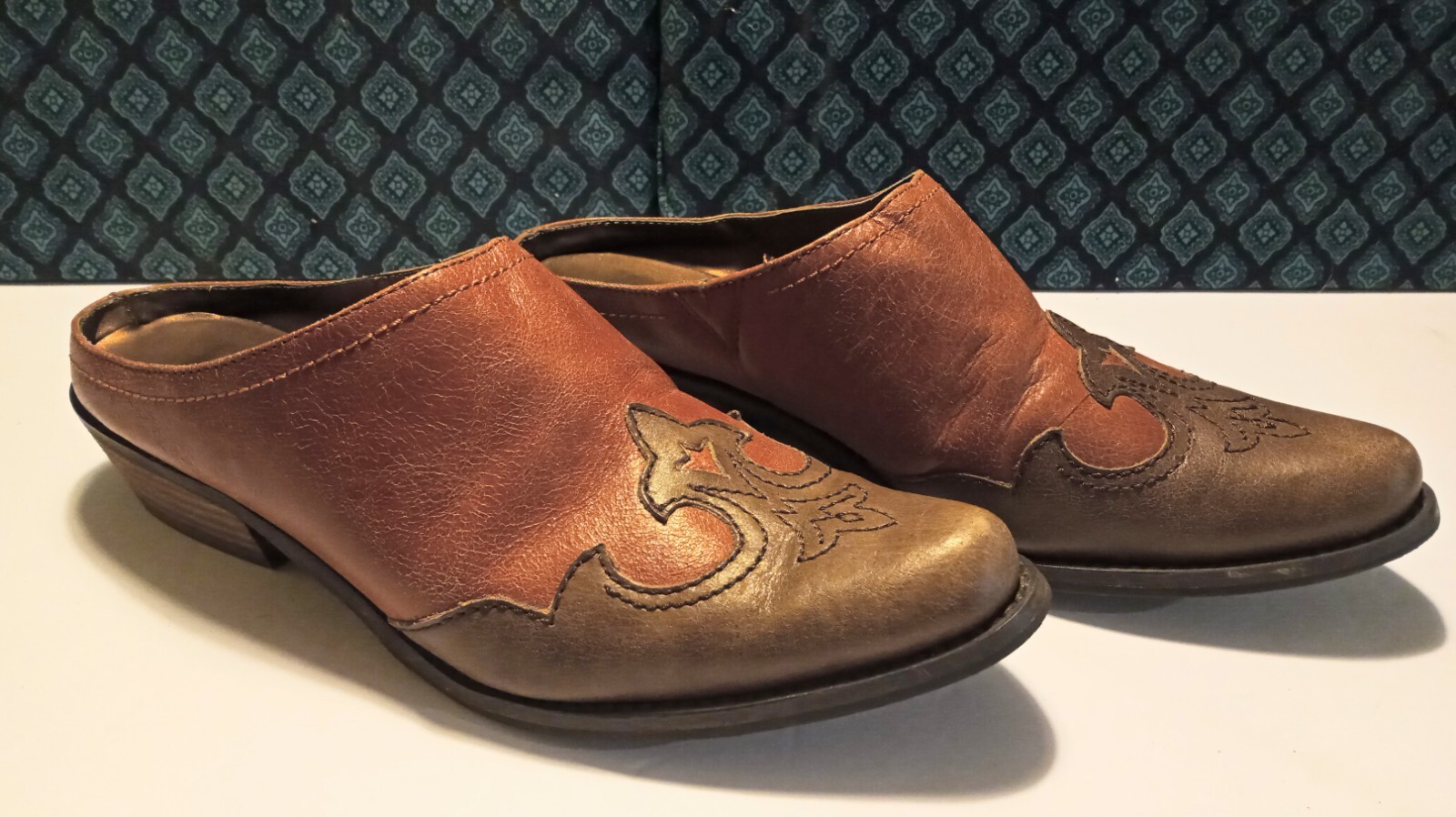 YELLOW BOX COWBOY BOOT STYLE SLIP-ON 