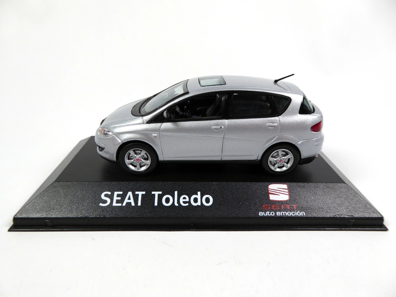 SEAT Toledo 3 Modellauto 1:43 – Metall-Miniatur Auf Sockel, In Displaybox, Sammlerstück