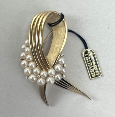 VTG TRIFARI Pin Faux Pearls Clear Rhinestones Made in USA Brooch DS66