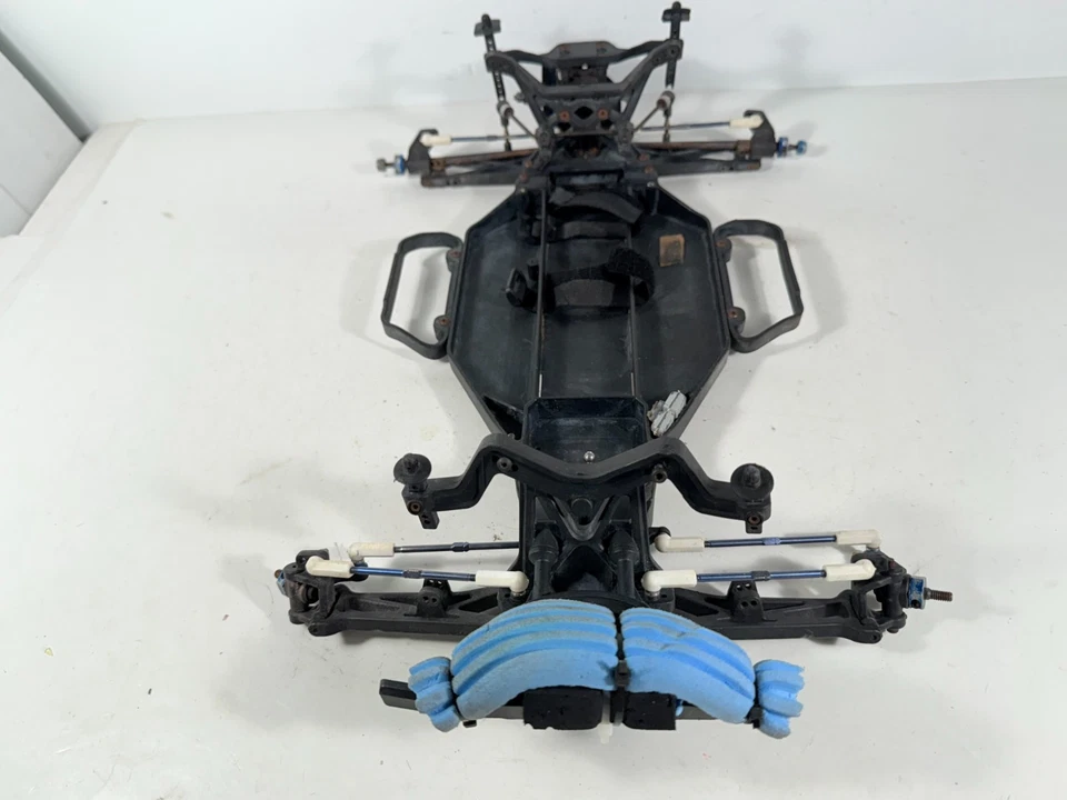 Used Vintage Team Associated SC10 2wd 1/10 Short Course Truck Slider Parts Chas - Image 2 of 4