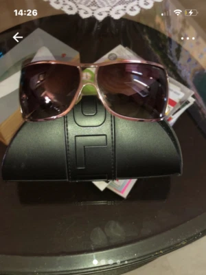 Lunettes de soleil de la marque Police - Photo 1/4