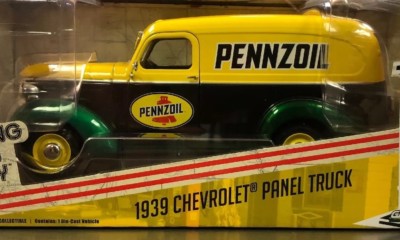 GREENLIGHT GREEN MACHINE 1939 CHEVY PANEL TRUCK RUNNING ON EMPTY 1