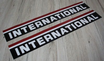 IHC 2x Aufkleber für Kabine international XL Dunkelrot Sticker Label Emblem