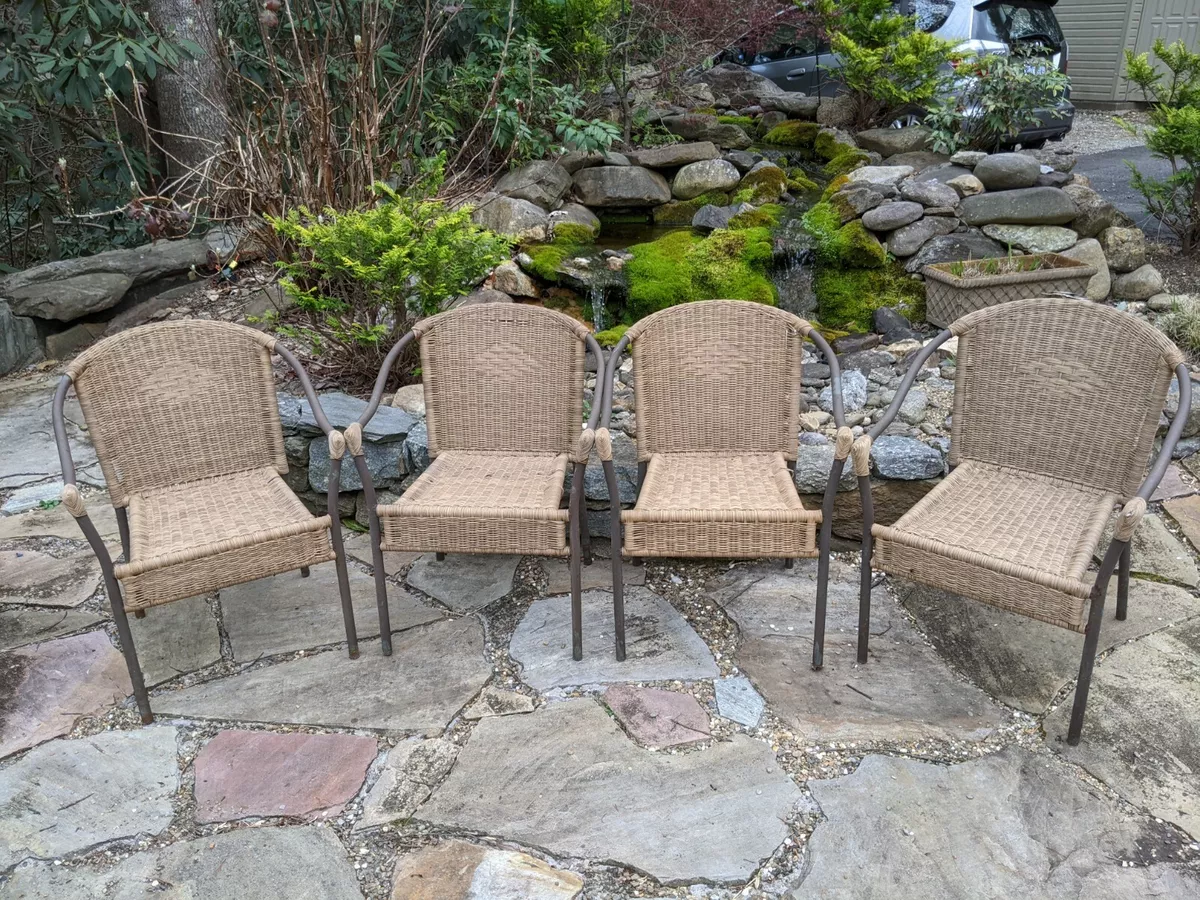 Set of Four 4 Outdoor Patio Garden Metal Frame Wicker Arm Chairs Stackable