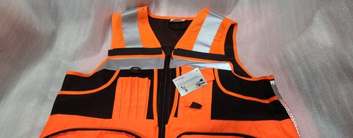 3M High-Visibility Reflective Safety Vest, Multi-Pocket, Unisex Size S - Picture 4 of 14