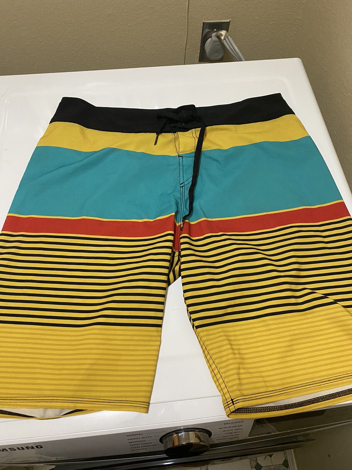 mens quicksilver board shorts 34 Gem