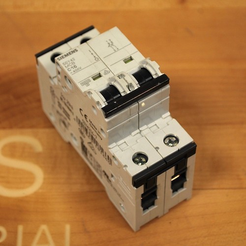Siemens 5SY4-216-7 DIN Rail Circuit Breaker, 400V, 5SY42 MCB C16 - USED