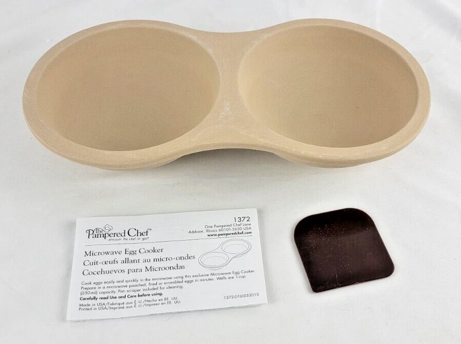 NEW Pampered Chef Microwave Egg Cooker With Manual & Scraper #1372 USA NEW Pampered Chef Microwave Egg Cooker With Manual & Scraper #1372 USA