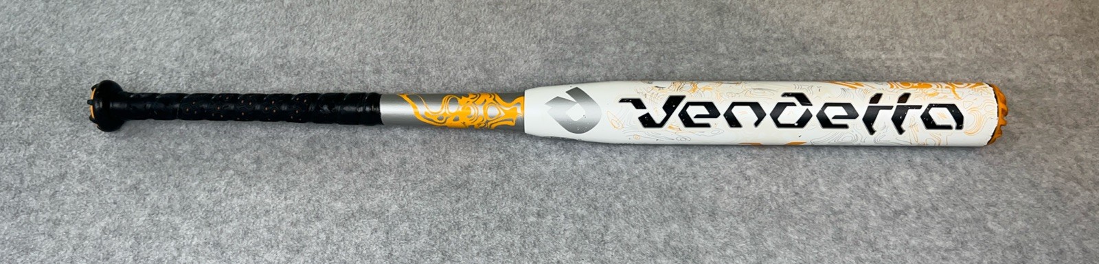 Demarini Vendetta VCF14  Softball Bat 31in./19oz (-12) Fast Pitch C6.Composite
