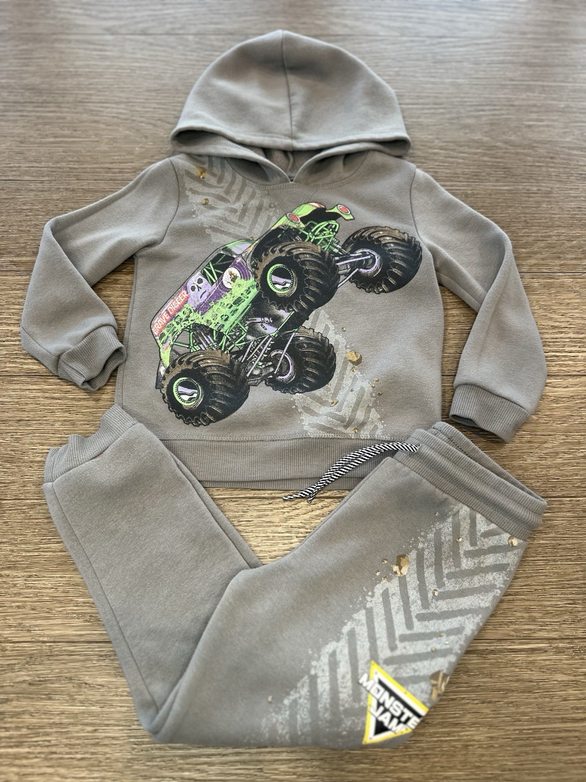 Monster Jam Grave Digger 2-Piece Outfit Hoodie & Cargo Sweatpants Kids Size 4T