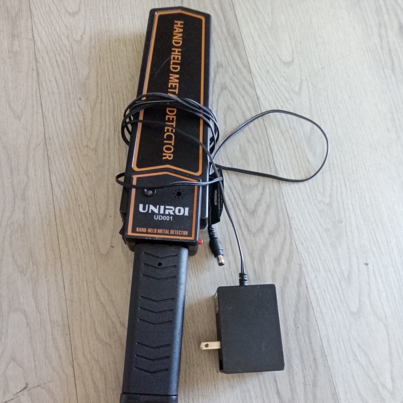 Uniroi Handheld Metal Detector 360° Detection, LED Torch Light,  E84 Tested