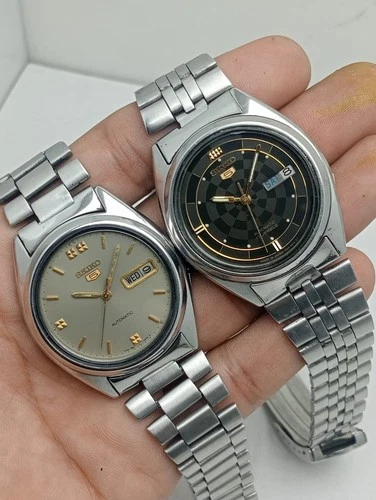 Lot of 2 Vintage Seiko 5 Automatic 7009 Day-Date Men's Japanese Wristwatches