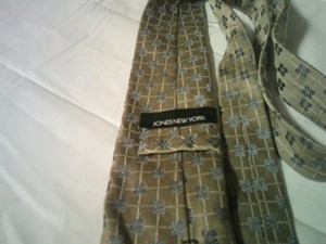 Jones New York Men's Tan With Blue Flowers Necktie