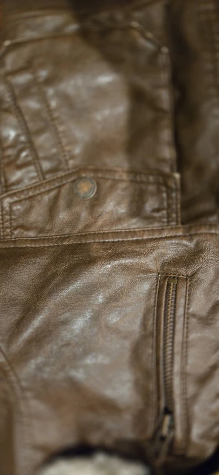 Chaqueta de bombardero de aviador Zara para niños 6/7 abrigo de cuero sintético cuello sherpa forrado a cuadros Foto 4 de 4