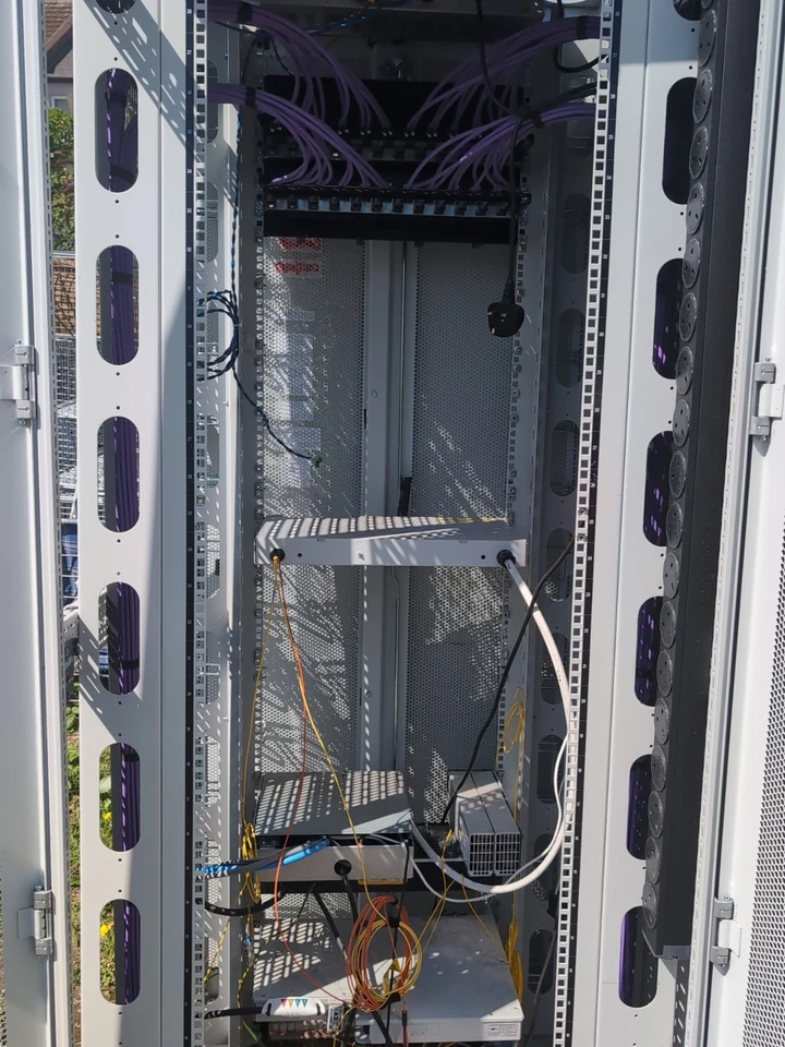 Rittal Server Rack Cabinet 800mm Wide With Inserts And Some Electrical Component - Image 4 of 4