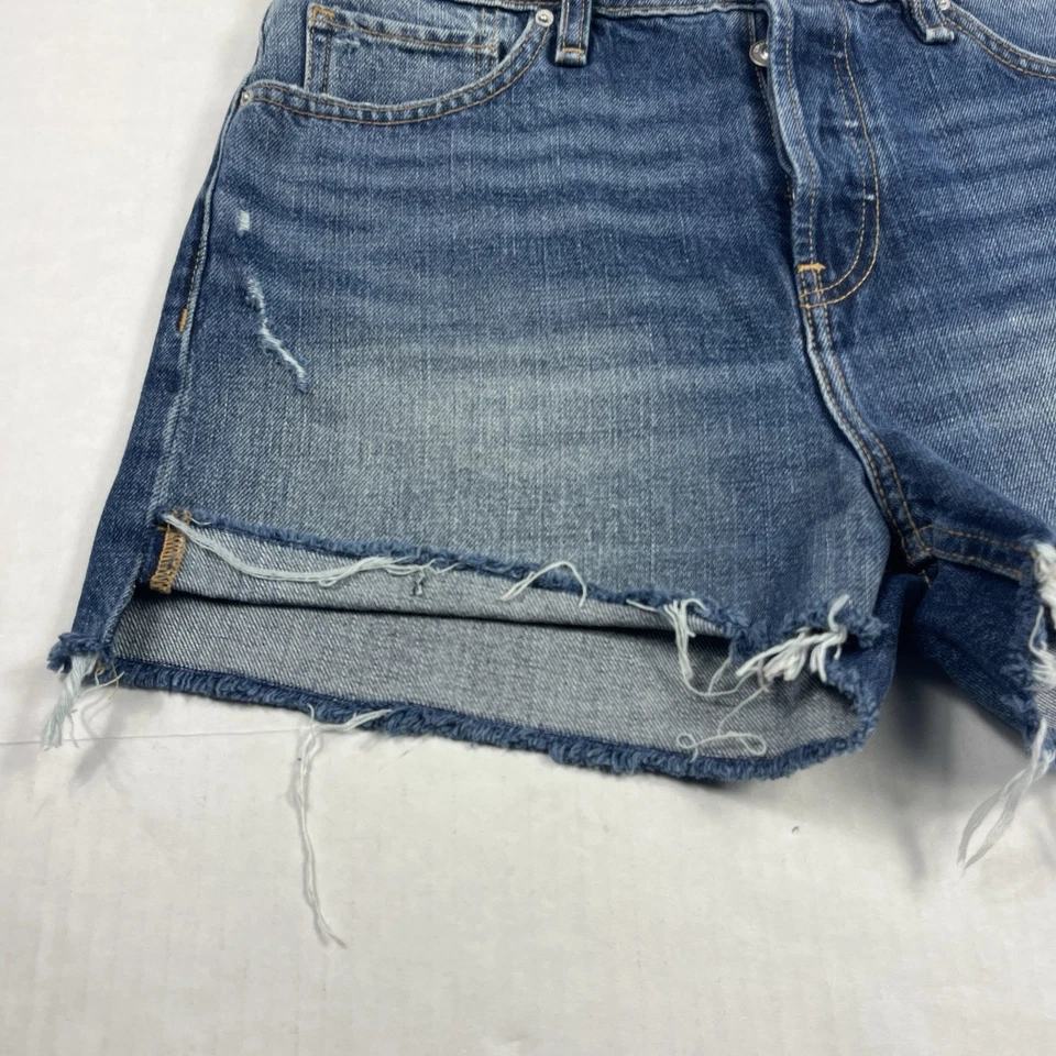 Shorts jeans Hudson Lori corte azul escuro cintura alta botão mosca casual 28 - Imagem 2 de 4