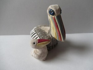 PELICAN Figurine Made in Peru Ocean Sea Bird Beach  2 1/4 " mother w/ baby cute