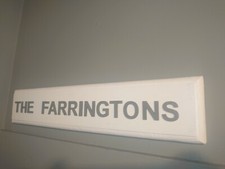 Elegante Insegna Personalizzata da Interno Bianca con Lettere Grigie