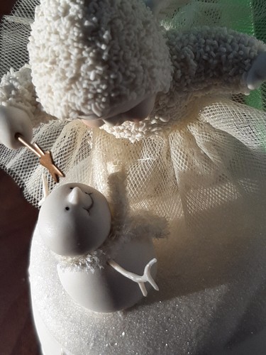 Snowbabies Dept 56 - 'A Little Holiday Magic' Music Box plays 'Let It Snow' - Picture 5 of 11