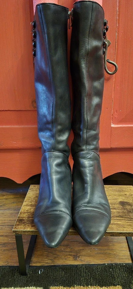 Difícil de Encontrar Ellen Tracy BARB Bota 8.5 M Cuero Negro Elegante Gatito Tacón Charol Acento Foto 3 de 4