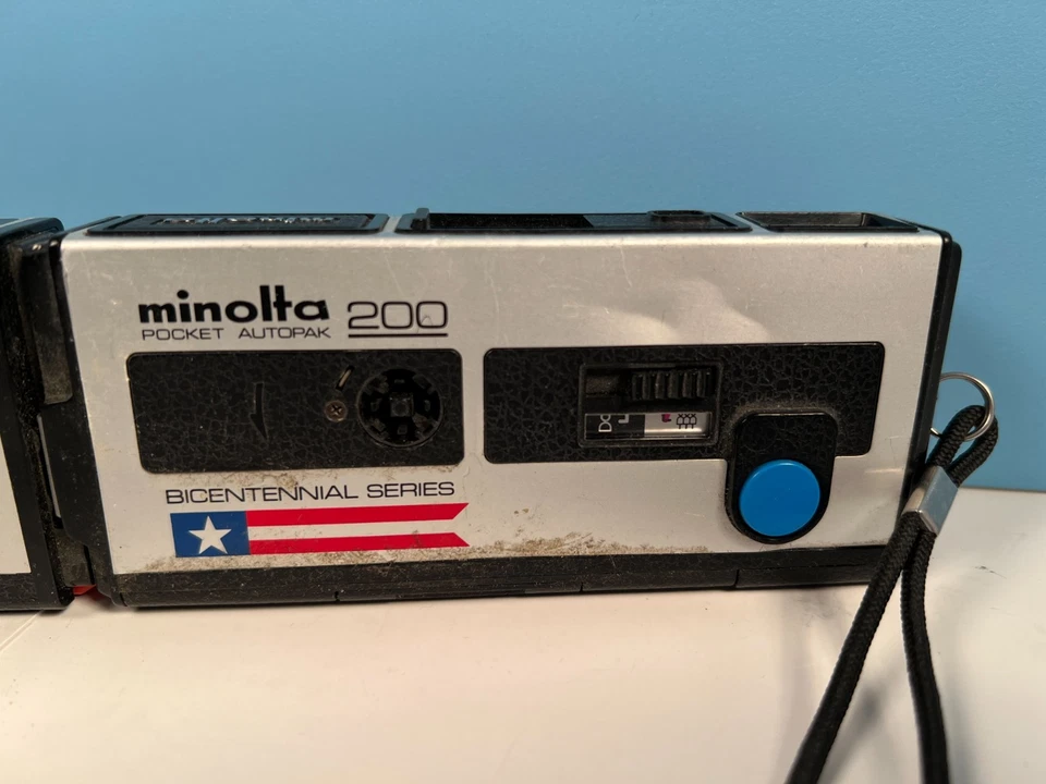 Minolta 200 Pocket Autopak Camera Bicentennial Series w/Pocket Flash 25 - Image 4 of 4