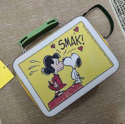 PEANUTS X MARC JACOBS のコラボレーションストラップ 大人カジュアルなアイテムが勢ぞろい！見逃せないコラボ