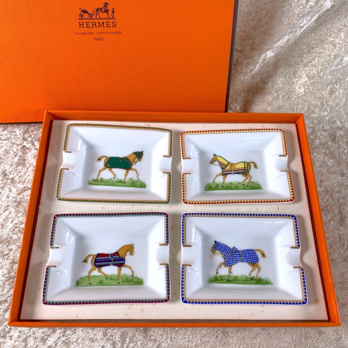 Hermes Paris Mini Ashtray Set of 4 Horse Motif Porcelain Change
