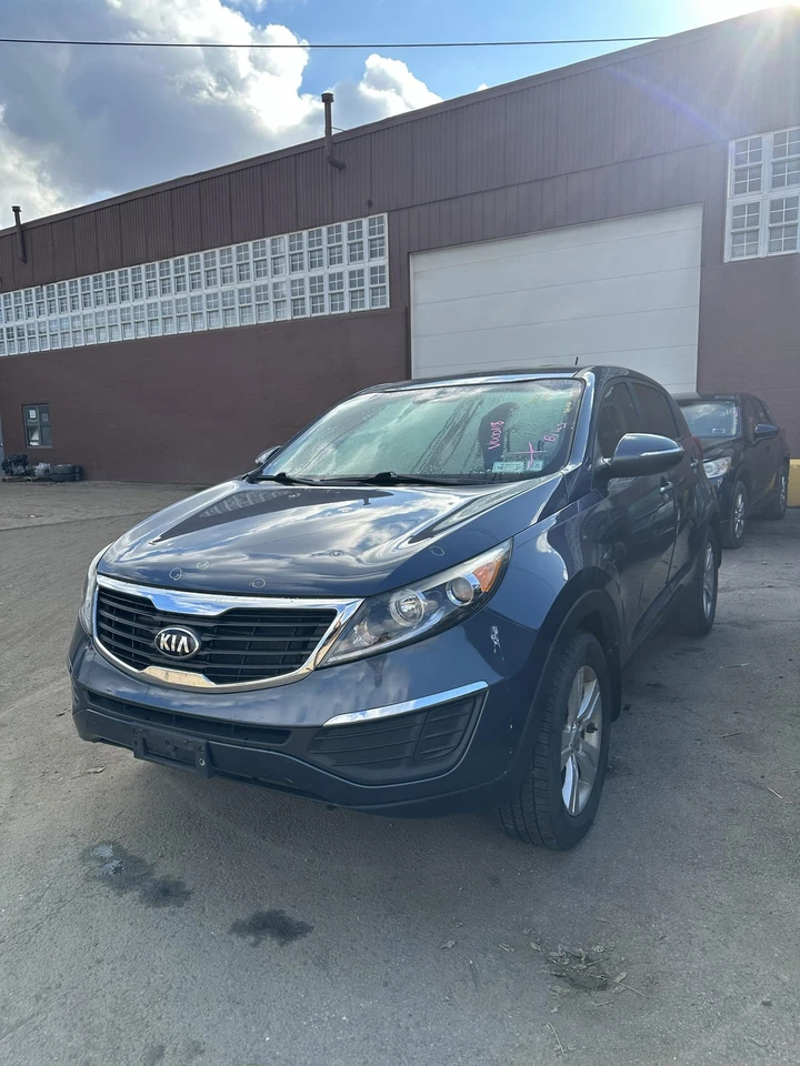 Used Air Cleaner Assembly fits: 2013 Kia Sportage 2.0L California emissions SULE - Image 4 of 4