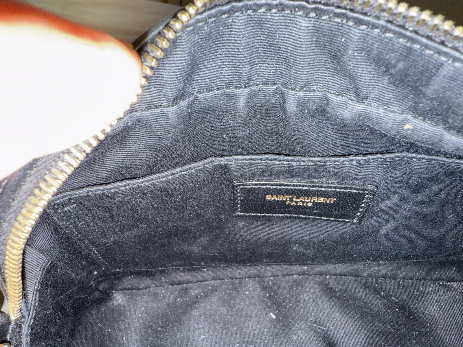 Saint Laurent Matelasse Borsa per fotocamera media monogramma Lou in pelle di vitello Nera