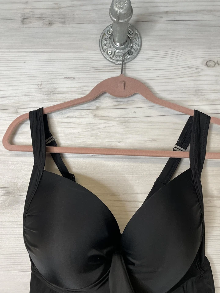 Tankini de natación Torrid para mujer 2 2X DD/F negro peplum con aros push up fluido Foto 2 de 4