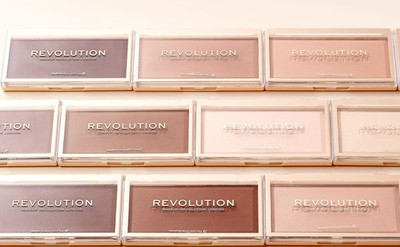 REVOLUTION Matte Base Powder 12g - WÄHLEN SIE IHREN FARBTON - Neu & Versiegelt - Kostenloser Versand