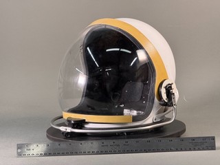 Réplica de casco traje espacial ACES pantalla de película / TV usada