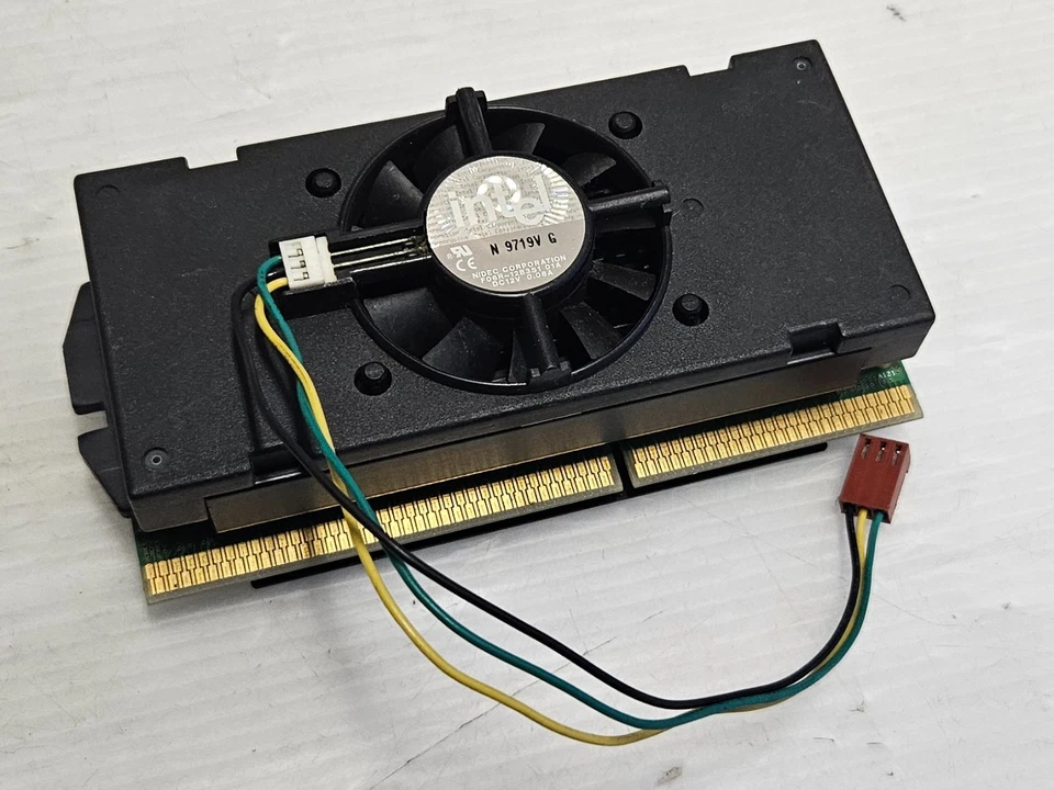 Intel Pentium III 500MHz Slot 1, SL37D, 512KB Cache, Original Heatsink & FAN - Image 3 of 3