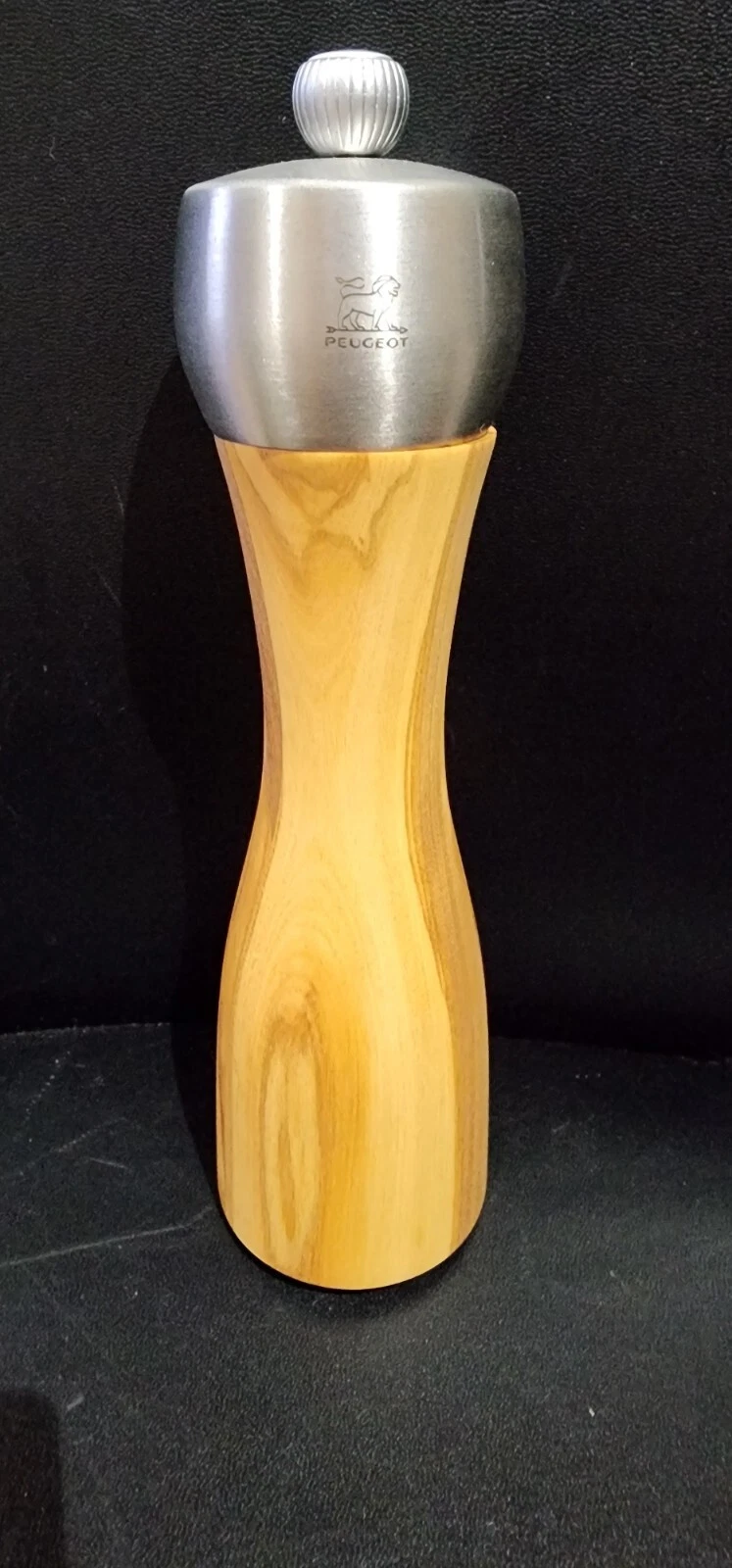 Peugeot Classic Fidji Salt Mill, Olive Wood 9 x 12 x 16 cm NEW
Opens in a new window or tab