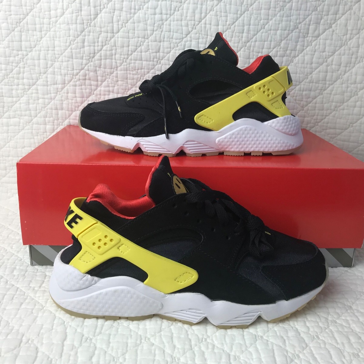 Nike Air Huarache Shoes Women's SZ 6.5 Go Extra Smile Black/Yellow