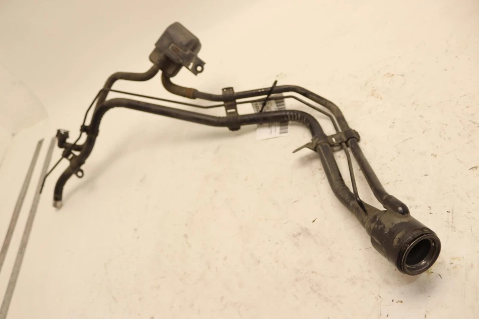 2007-2012 TOYOTA FJ CRUISER ТОПЛИВНЫЙ БАК ФИЛЬТР ГОРЛОВИНЫ ШЛАНГ ТРУБЫ OEM - Изображение 2 из 4