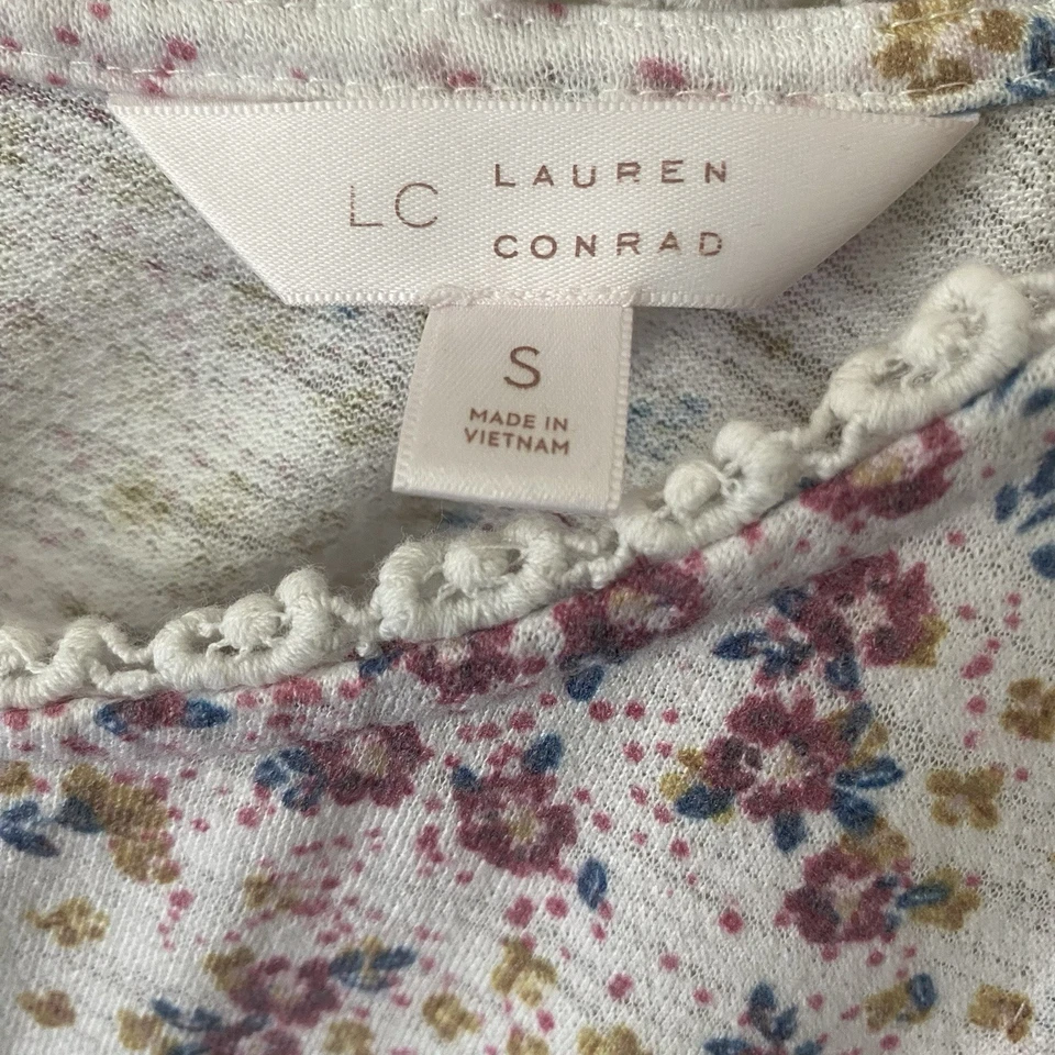 Blusa Lauren Conrad Floral Blanco Encaje Ribete Femenino Sin Mangas Alta Baja Talla Pequeña Foto 3 de 4