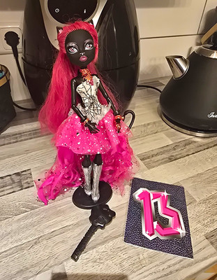 Monster High Catty Noir G1 mit Zubehör Original Mattel