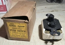 VINTAGE ARROW-H&H THREE-WAY PUSH SWITCH NO. 6902 NEW OLD STOCK IN ORIGINAL BOX