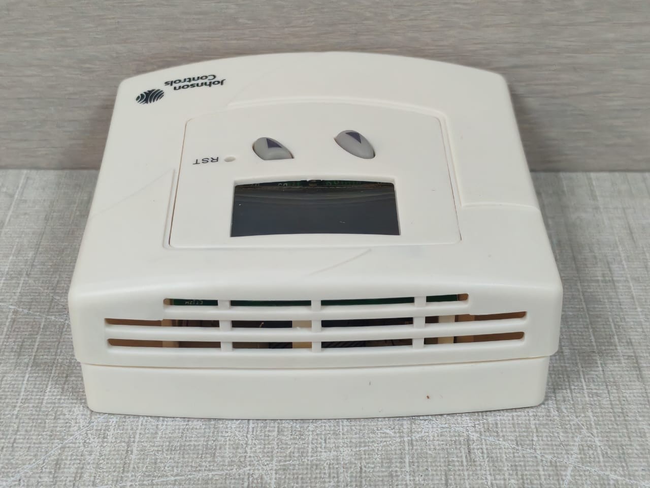 Johnson Controls ET12 Johnson Controls ET12 Thermostat 24Vac 3