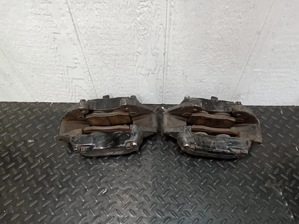 Conjunto de pinças de freio dianteiras Brembo fabricante de equipamento original 1998-2003 Mercedes-Benz W163 ML55 ML430 - Imagem 3 de 4