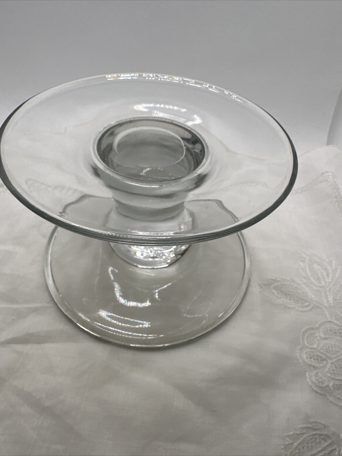 PAMPERED CHEF GLASS TRIFLE BOWL 2832 WITH STAND &LID NEW, OPEN BOX