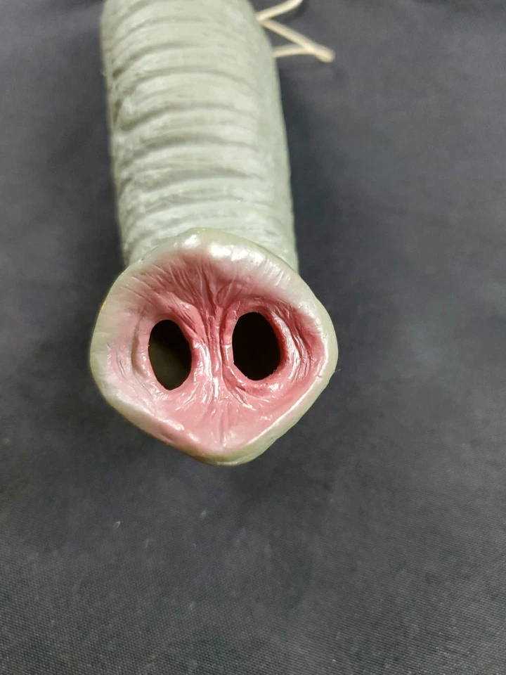 Baúl de elefante de vinilo suave Cesar 1985 con banda elástica casi como nuevo disfraces de colección ** Foto 2 de 4