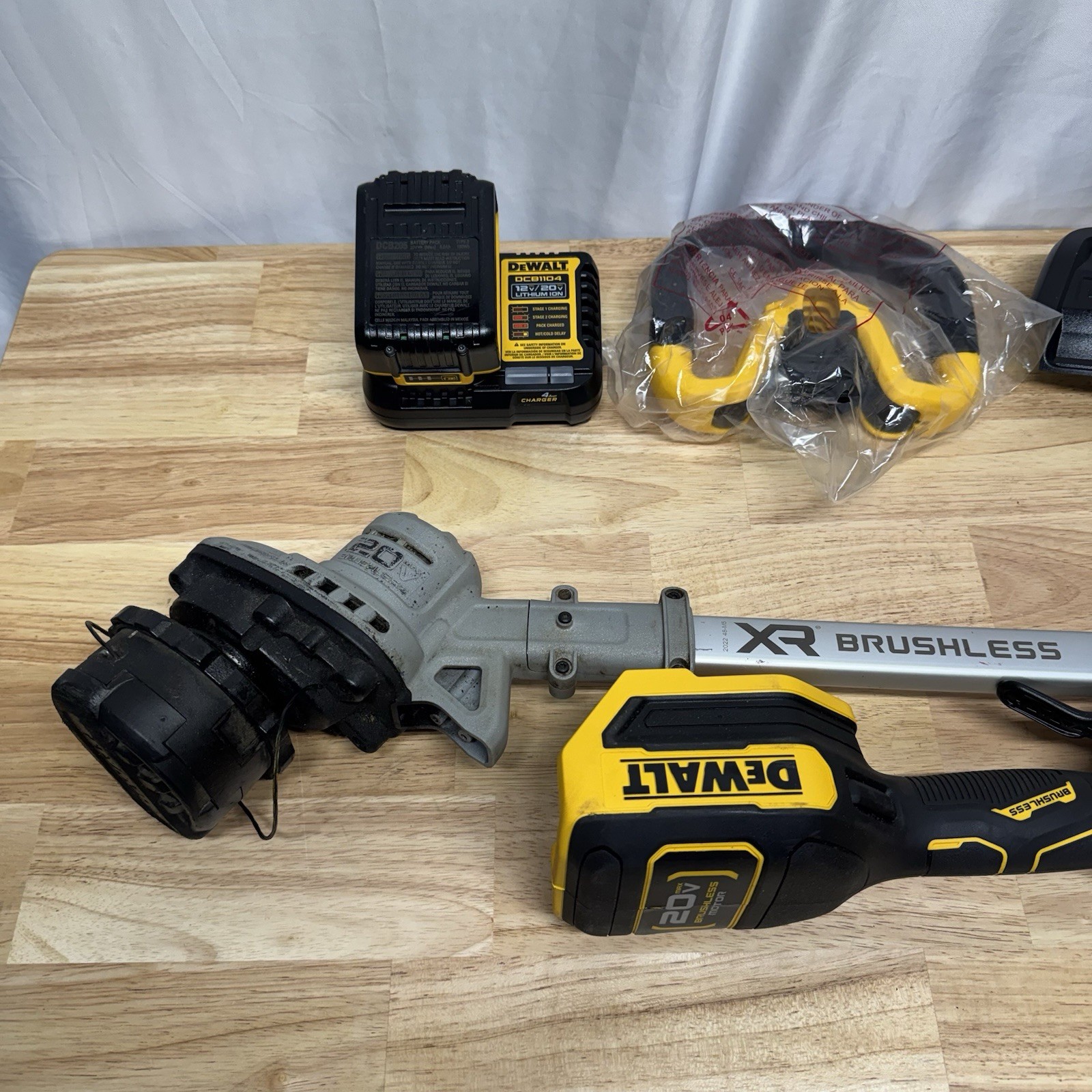 DEWALT DCST922P1 20V MAX 14 inch Cordless Folding Dual Line String ...