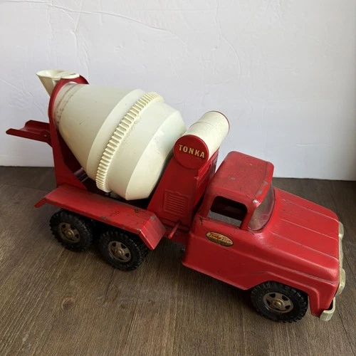 1960's Tonka Toys Mound MN Red Cement Mixer Truck No. 620, Pressed Steel-Works