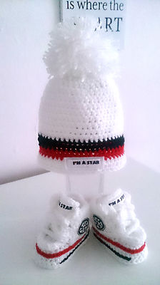 BABY GEHÄKELT STRICKEN HAND SCHUHE SNEAKER TURNSCHUHE KLEIDUNG SOCKEN MÜTZEN MÜTZEN STIEFEL