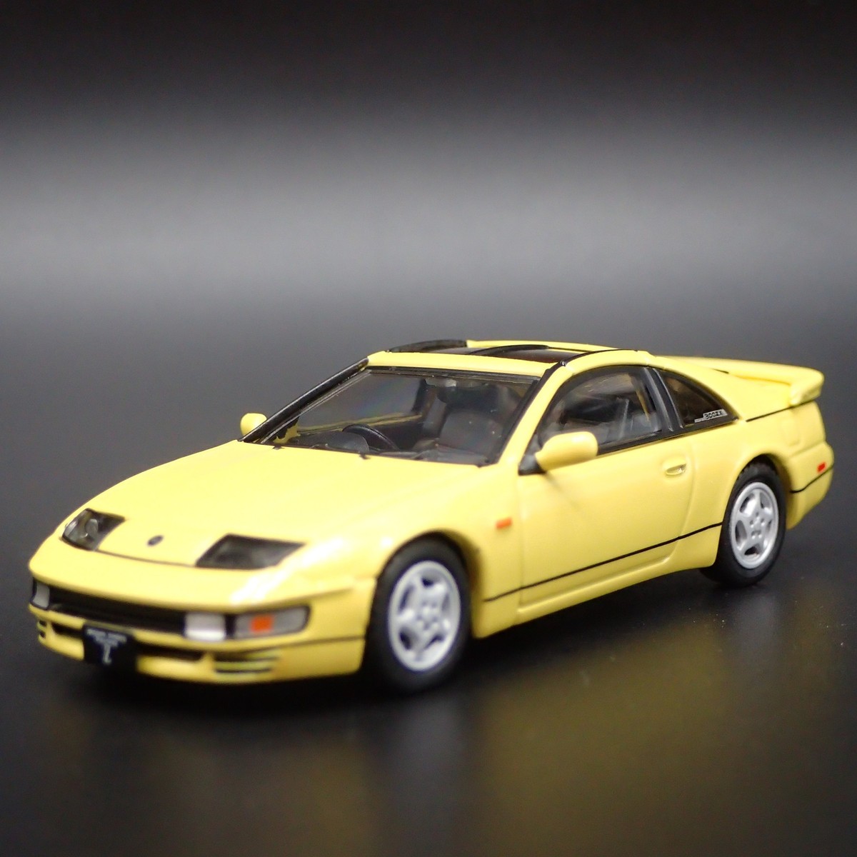 NISSAN展示用セット 1/64 ジオラマ 1989-2000 NISSAN FAIRLADY 300ZX Z32 YELLOW 1:64 SCALE