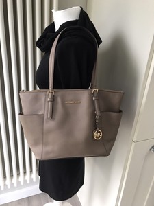 michael kors taupe bag