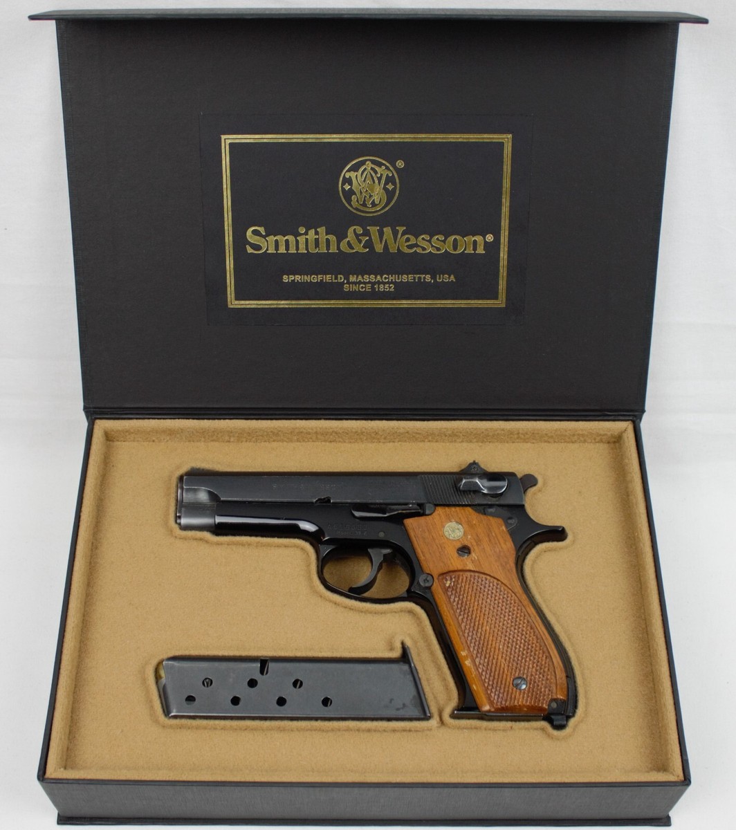 Smith & Wesson モデル31-1 実銃紙箱ケース Smith & Wesson モデル31-1 実銃紙箱ケース - メルカリ