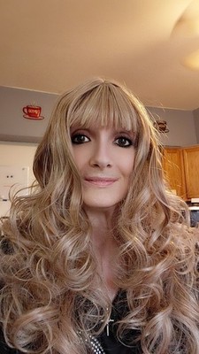 wig golden blond curly layered style, curly hair, bangs. no dark Root at all. 